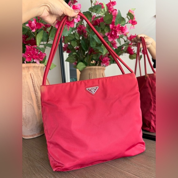 Prada Nylon Tote FINAL PRICE - Picture 2 of 15